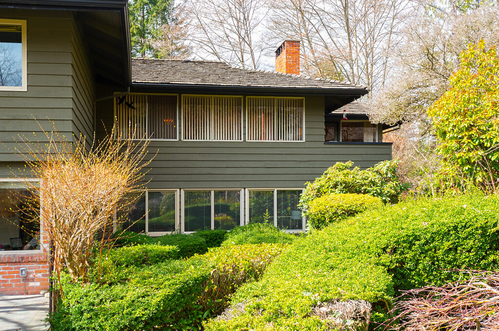 1004 235 Keith Road