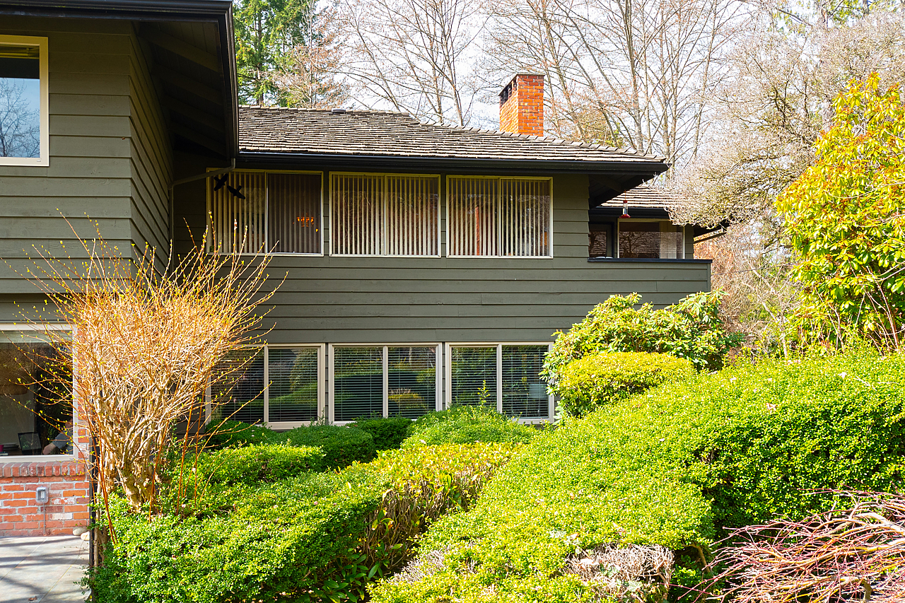 1004 235 Keith Road