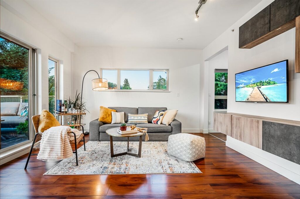 403-2138 Old Dollarton Road
