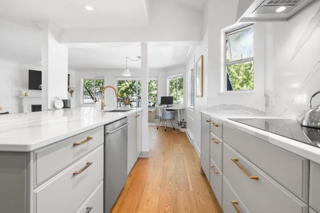 8-249 E 4th Street