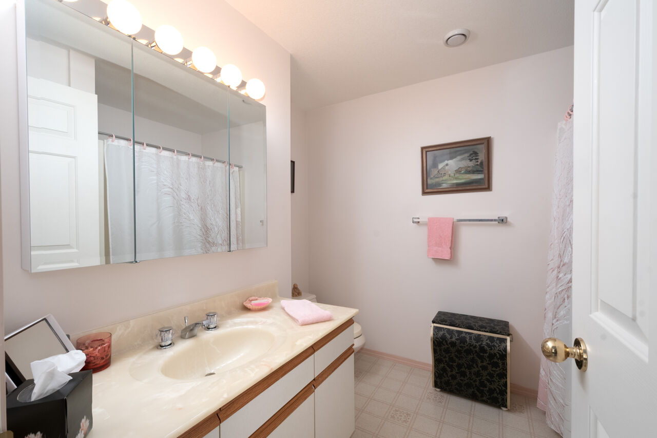 4228 Rockridge Crescent