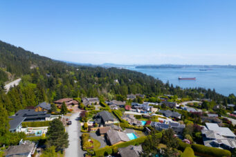 4228 Rockridge Crescent
