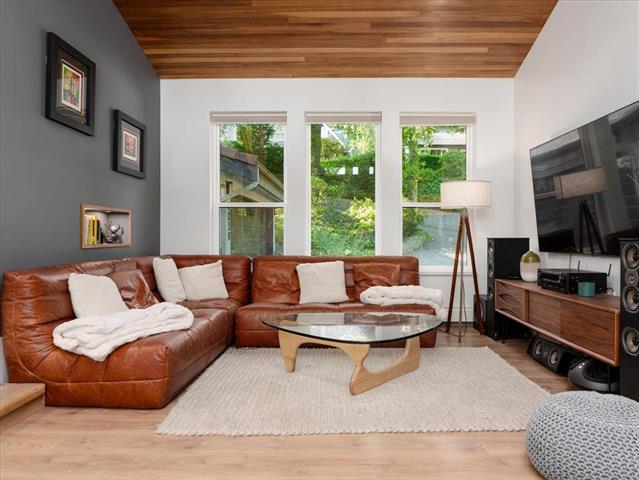 1039 W Keith Road