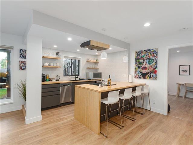 1039 W Keith Road