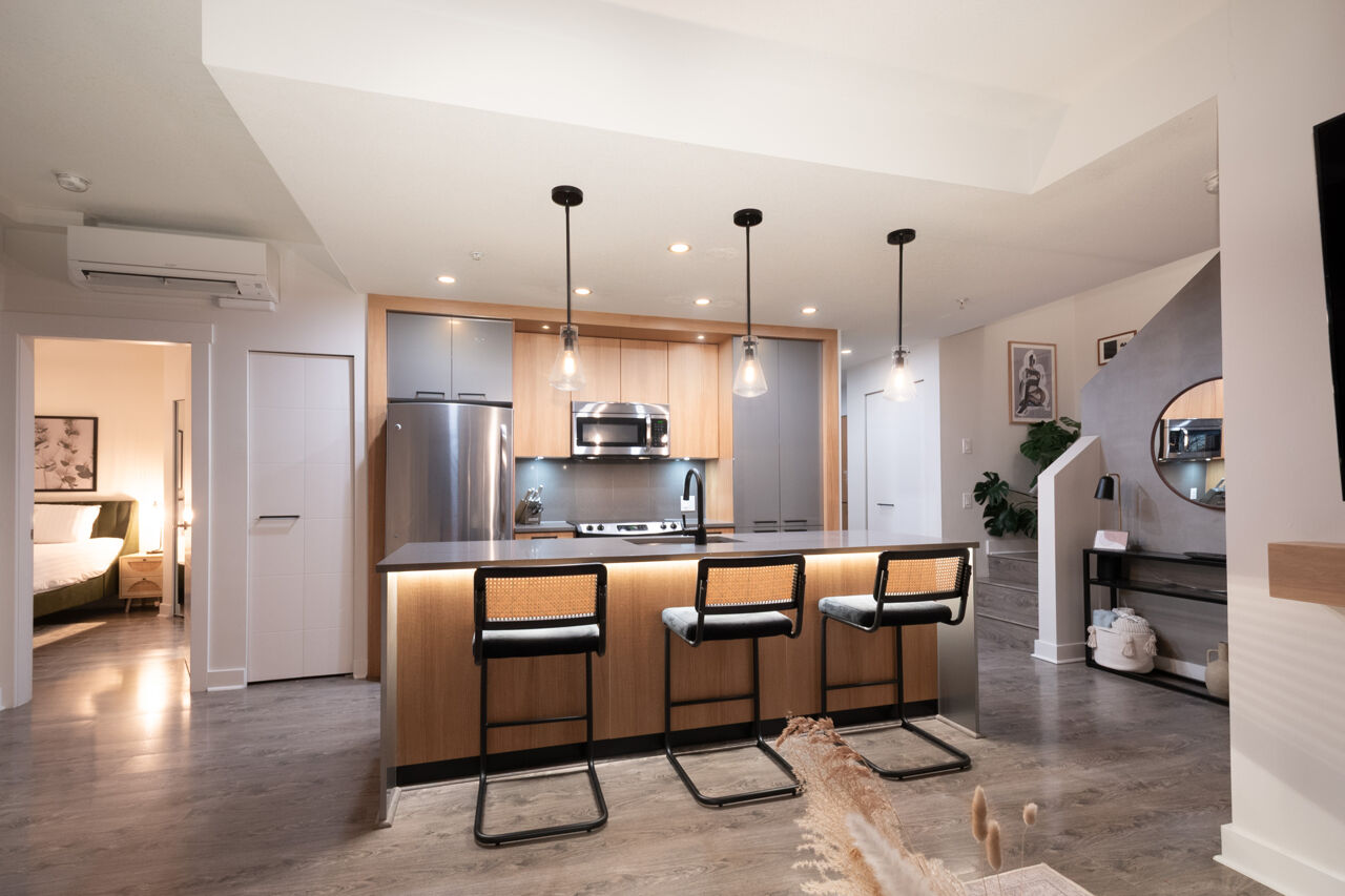 417 733 W 14th Street