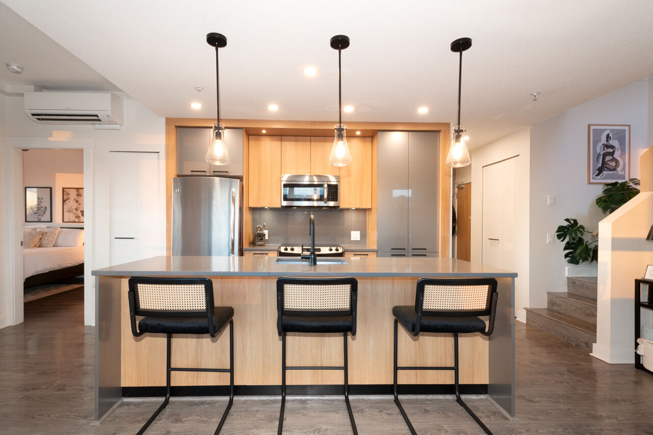 417 733 W 14th Street