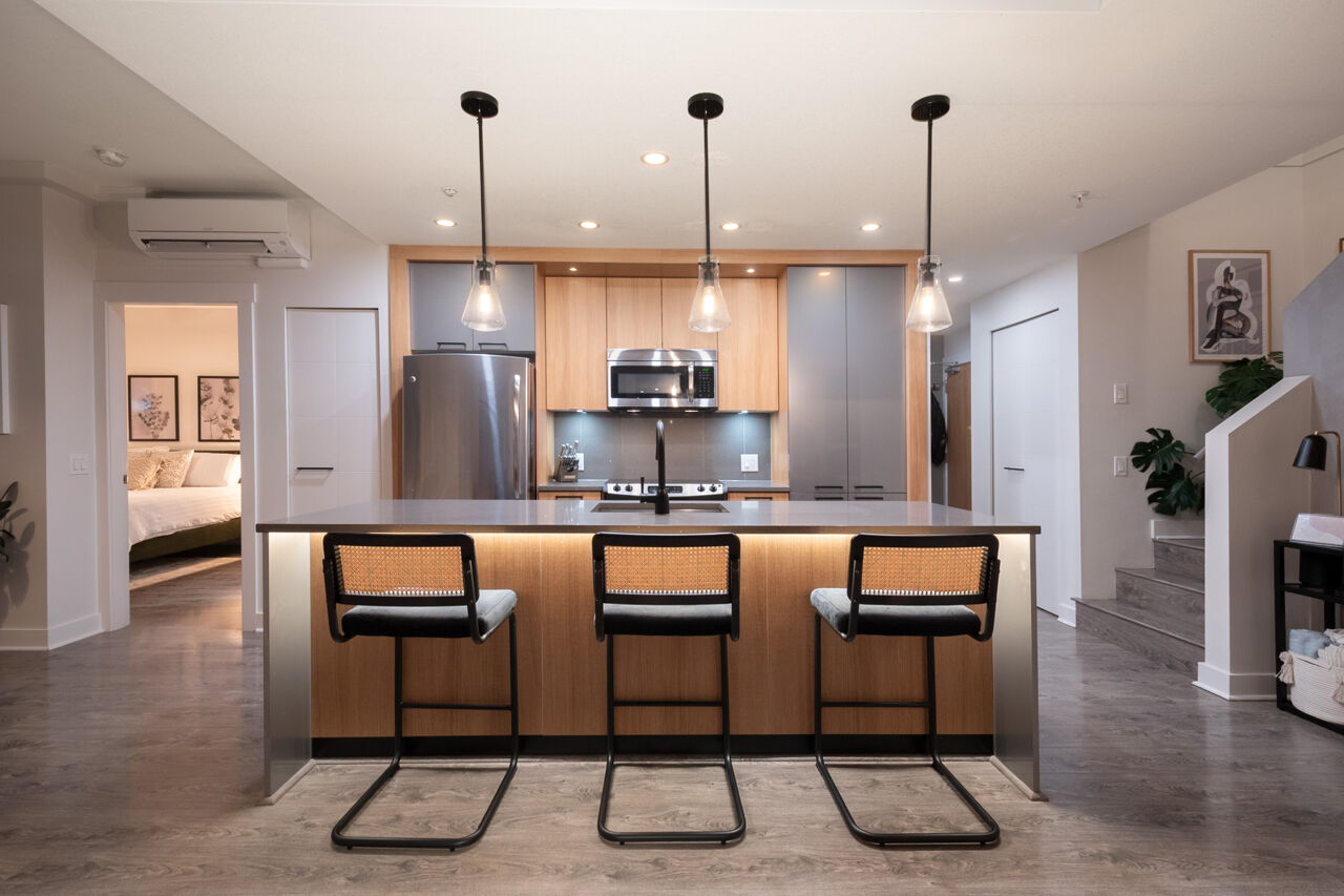 417 733 W 14th Street