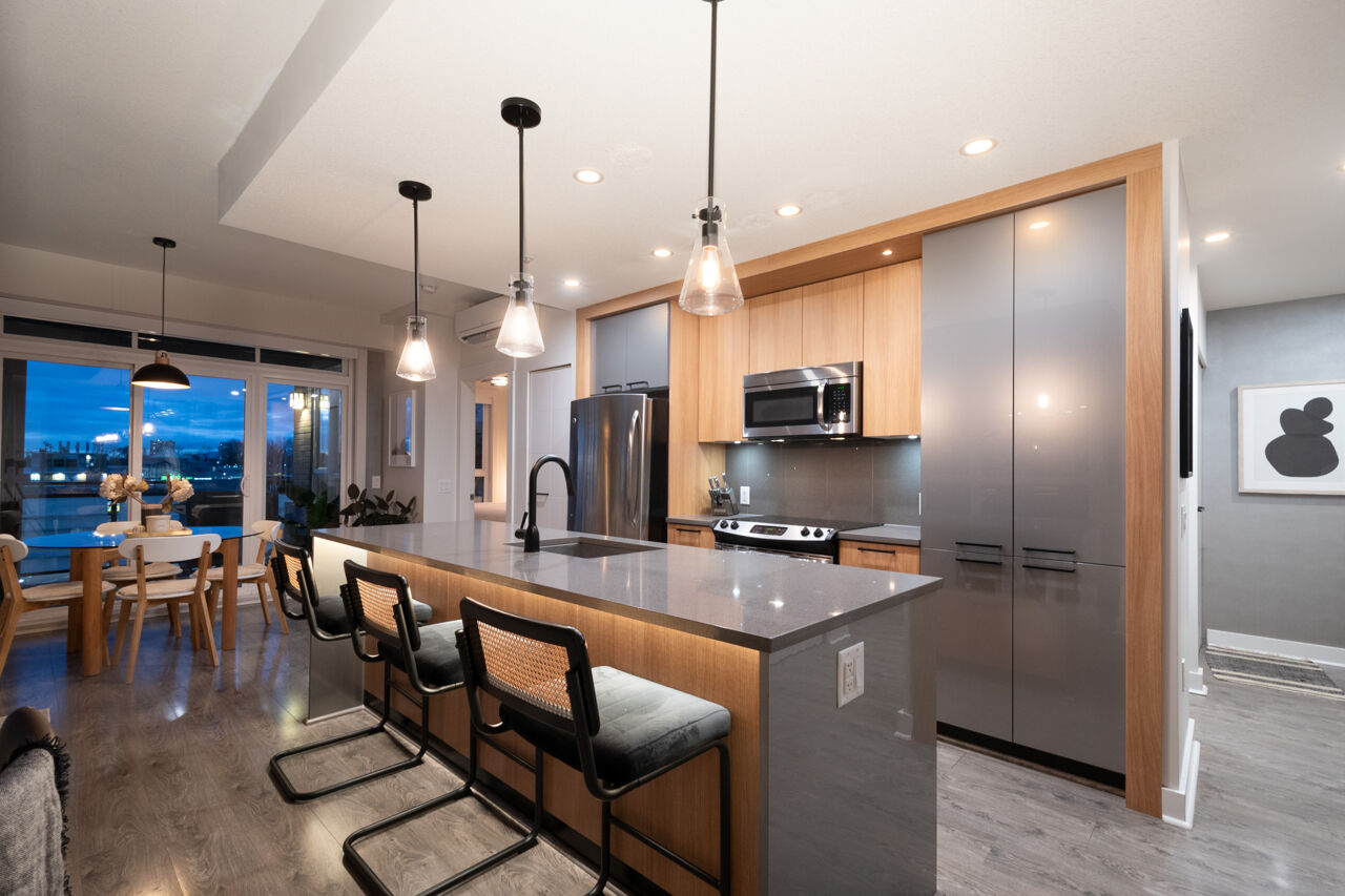 417 733 W 14th Street