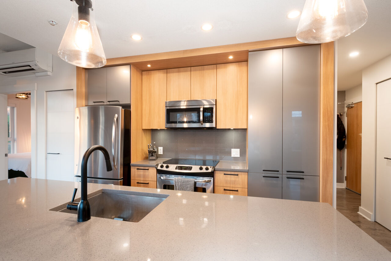 417 733 W 14th Street