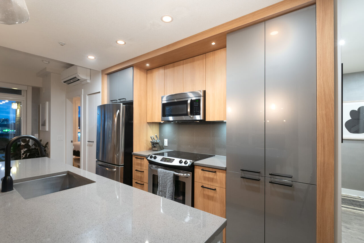 417 733 W 14th Street