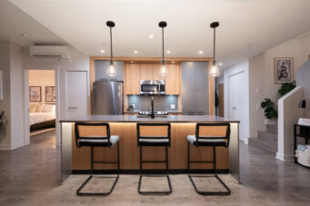 417 733 W 14th Street