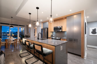 417 733 W 14th Street