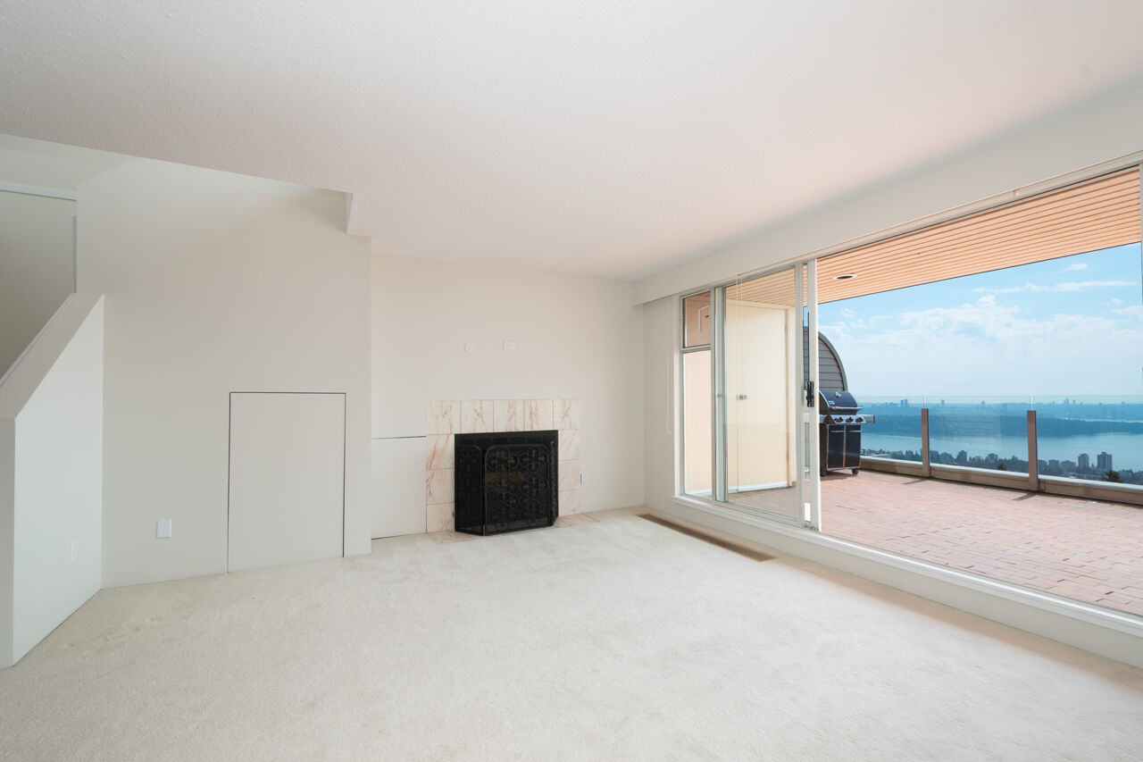 210 2274 Folkestone Way
