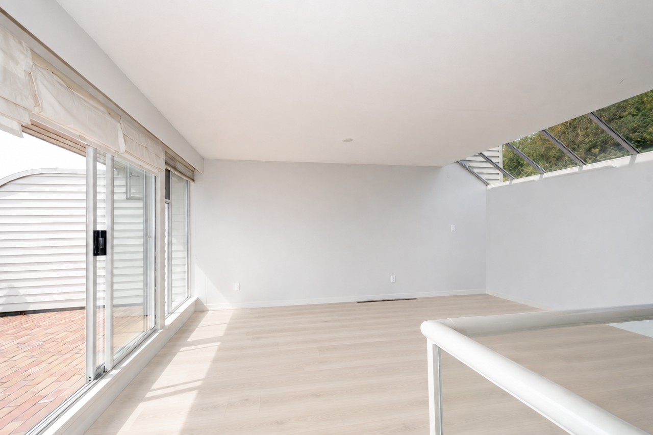 210 2274 Folkestone Way