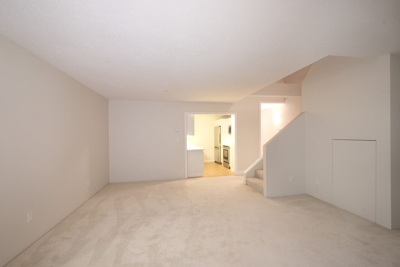 210 2274 Folkestone Way
