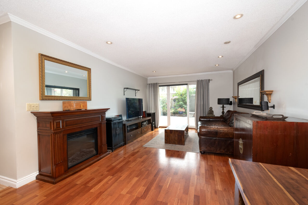 112 2250 Oxford St
