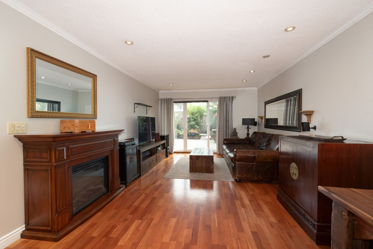 112 2250 Oxford St
