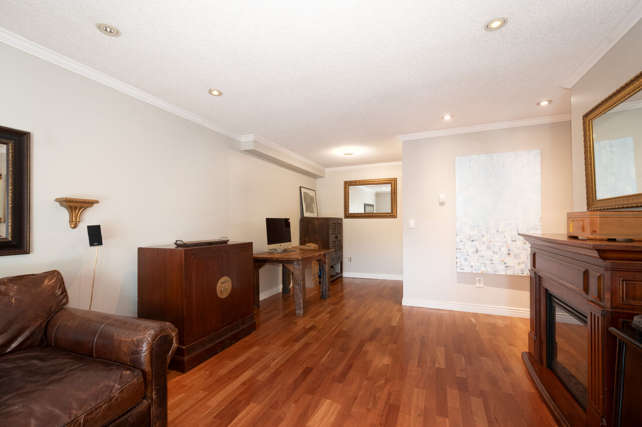 112 2250 Oxford St