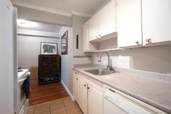 112 2250 Oxford St