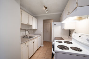 112 2250 Oxford St